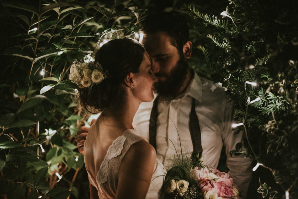 wesele w ogrodzie wesele DIY światełka lampki girlandy pytlikbak