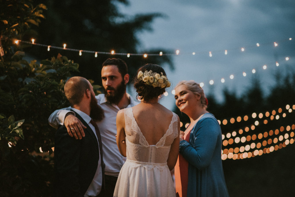 wesele w ogrodzie wesele DIY światełka lampki girlandy pytlikbak 