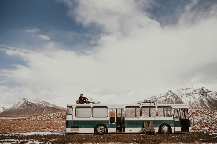opuszczony autobus na islandii hofn into the wild