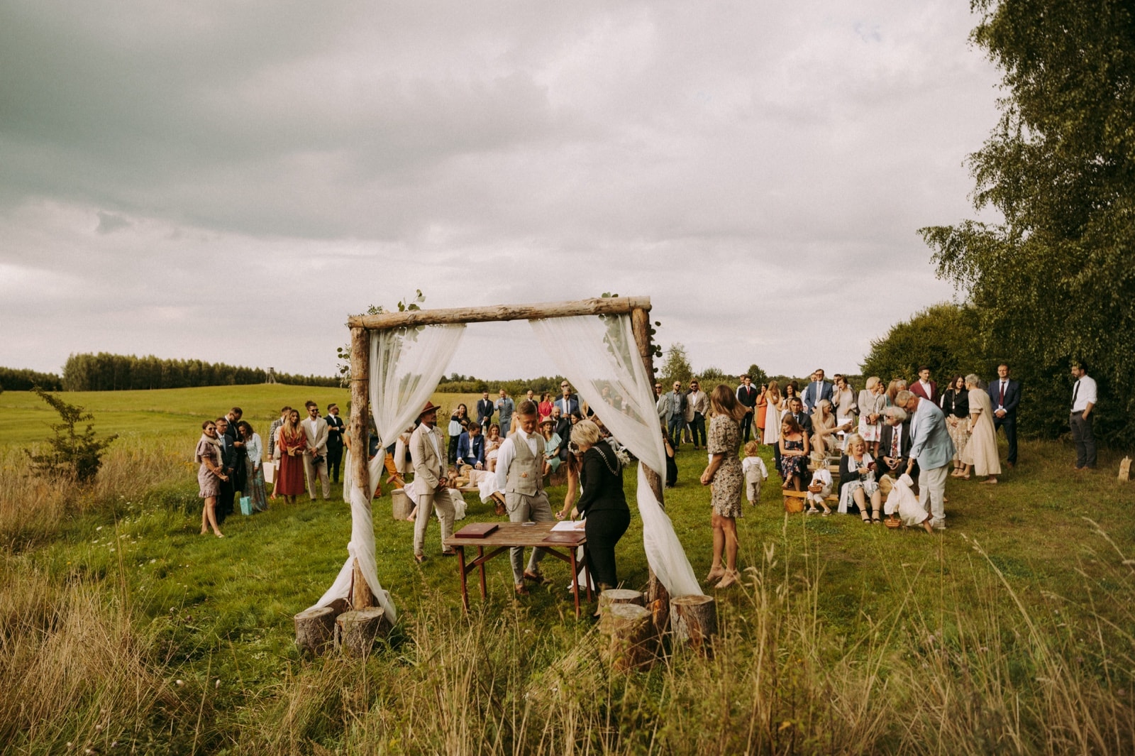 Ślub w Kawkowie Warmia i Mazury stodoła, ceremonia plenerowa w plenerze