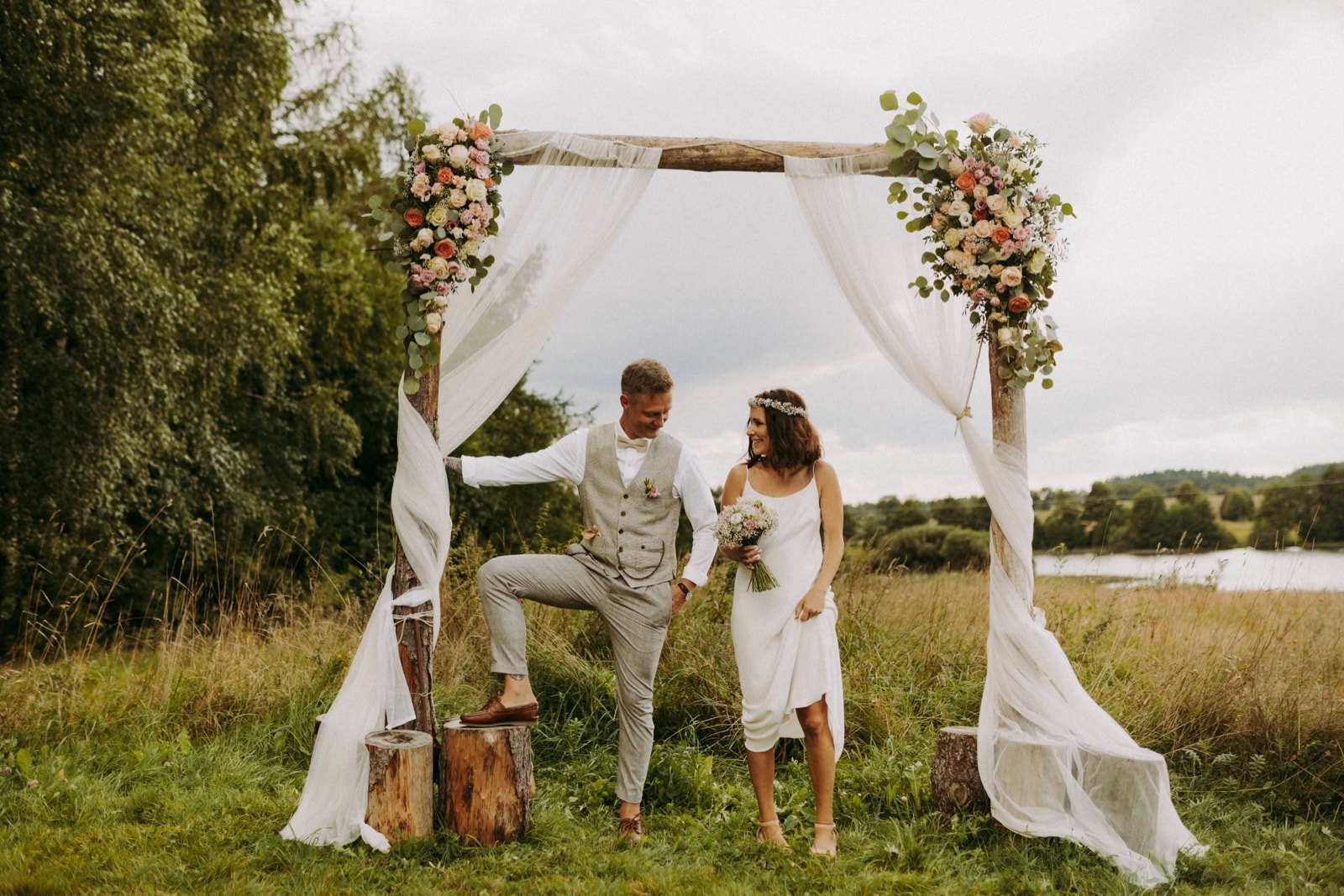 Wesele w stodole Kawkowo Warmia i mazury pytlik bąk fotografia ślubna ceremonia urzędowa w plenerze