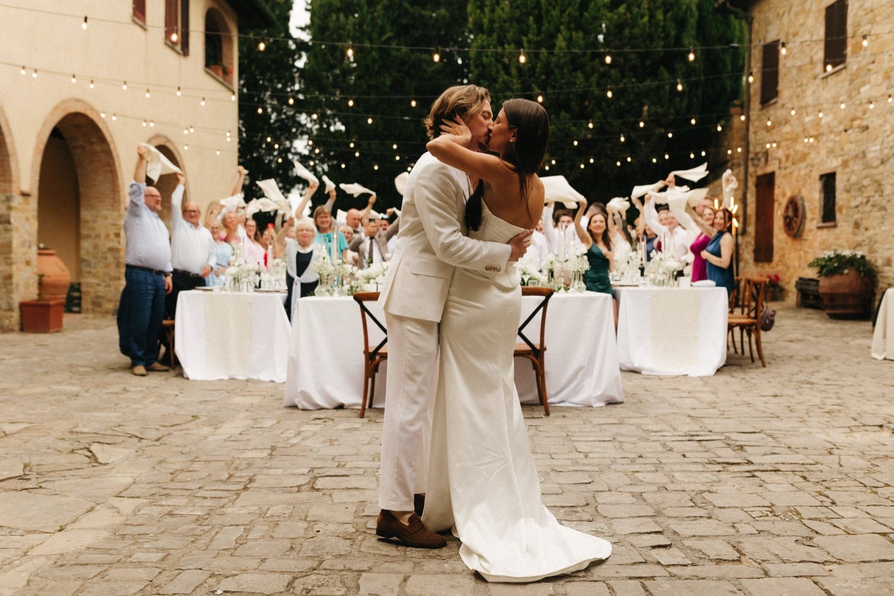 quercia al poggio ślub w toskanii wesele we włoszech para młoda i włoskie przyjęcie