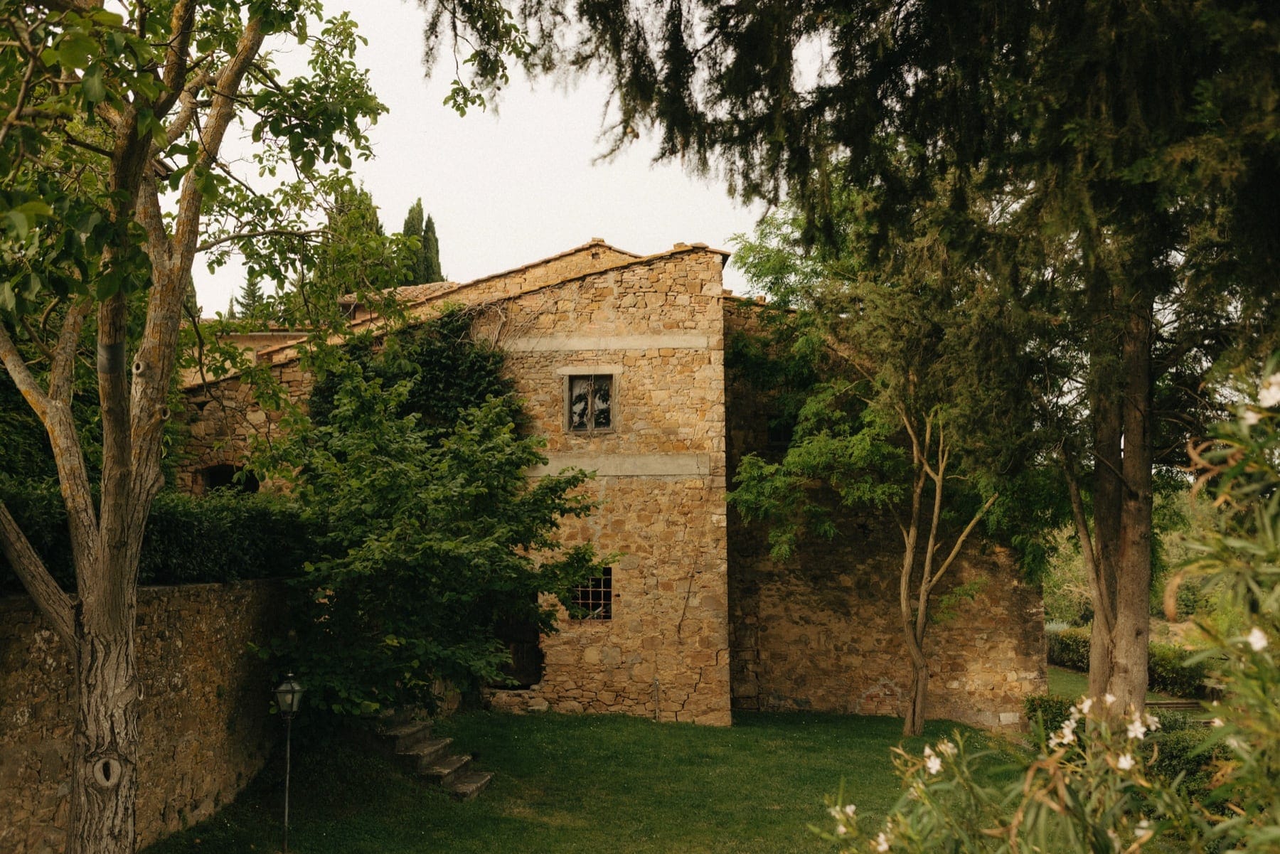 dekoracje i układ stołów quercia al poggio ślub w toskanii wesele we włoszech