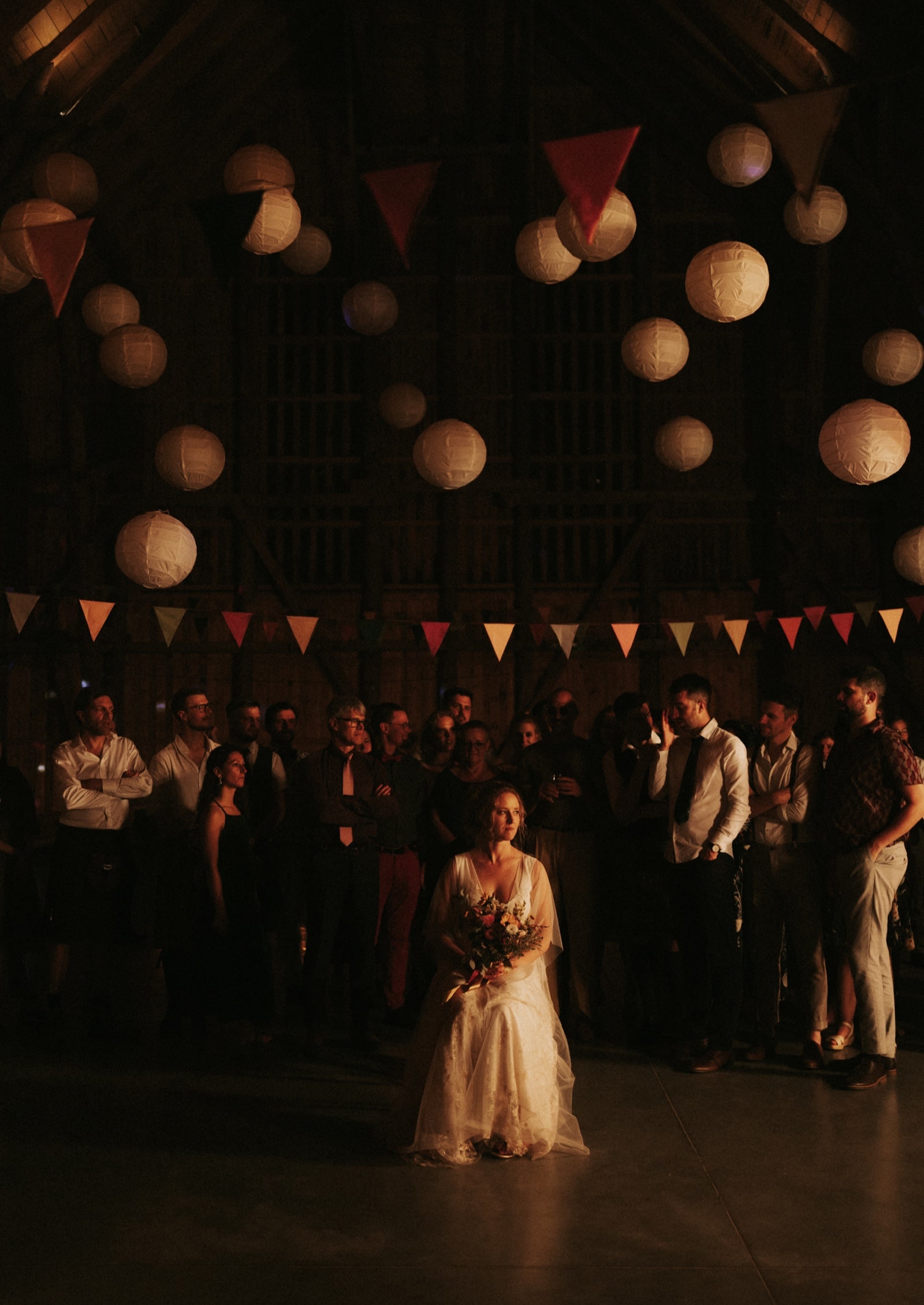 Stodoła poganty folwark noclegi ślub na mazurach najpiękniejsze miejsce para młoda sesja ślub jak midsommar