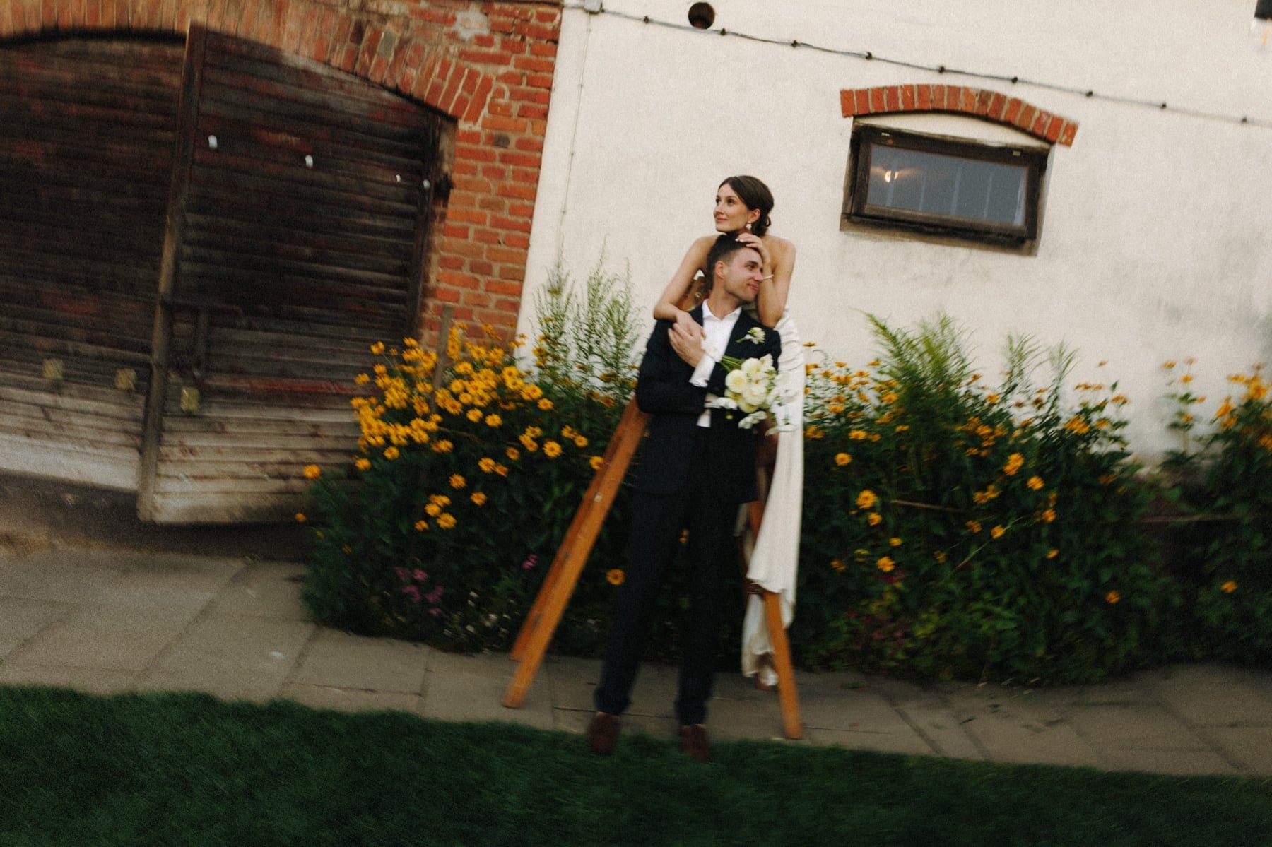 folwark ruchenka wesele w stodole Pytlik Bąk sesja ślubna