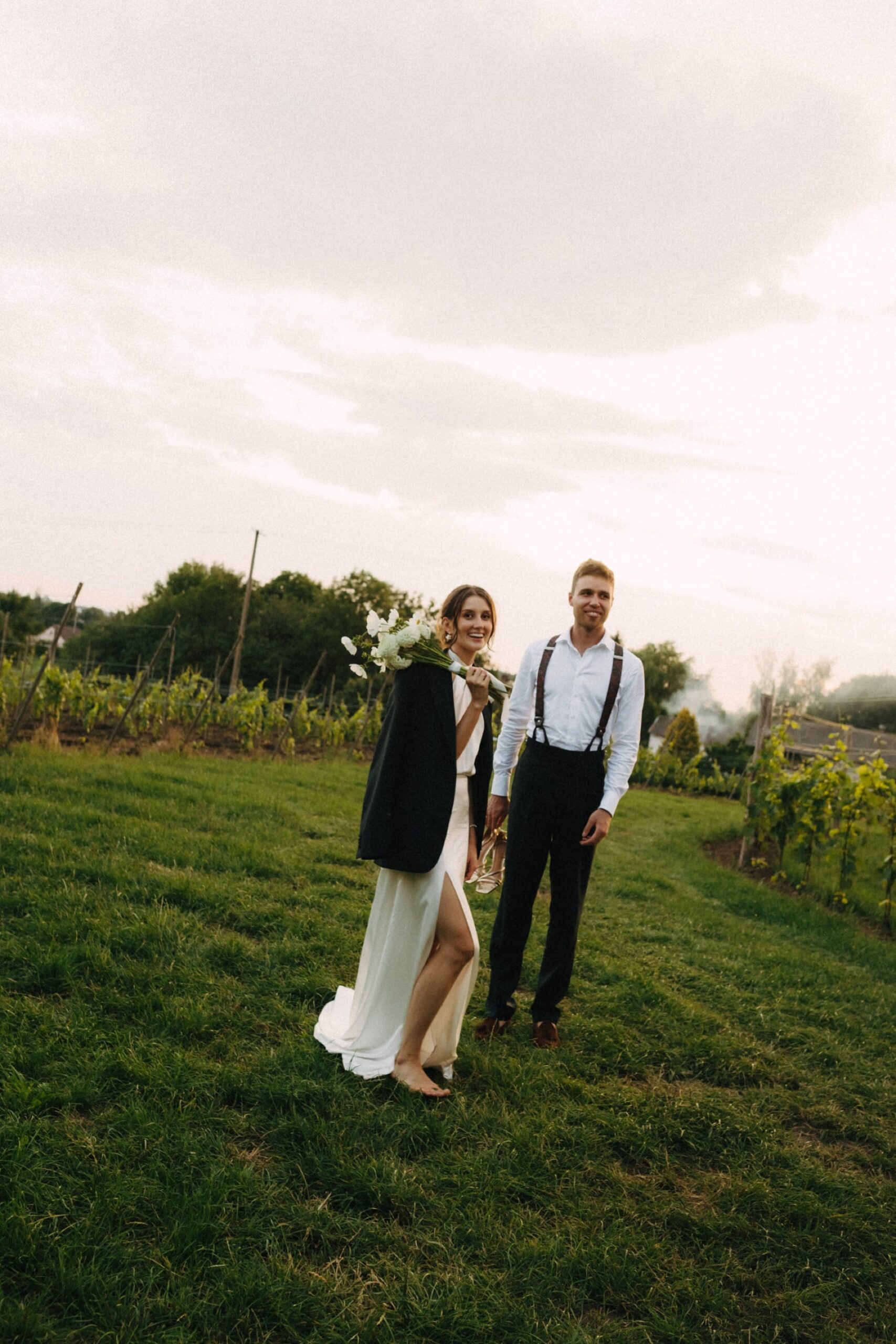 para młoda w winnicy Folwarku Ruchenka