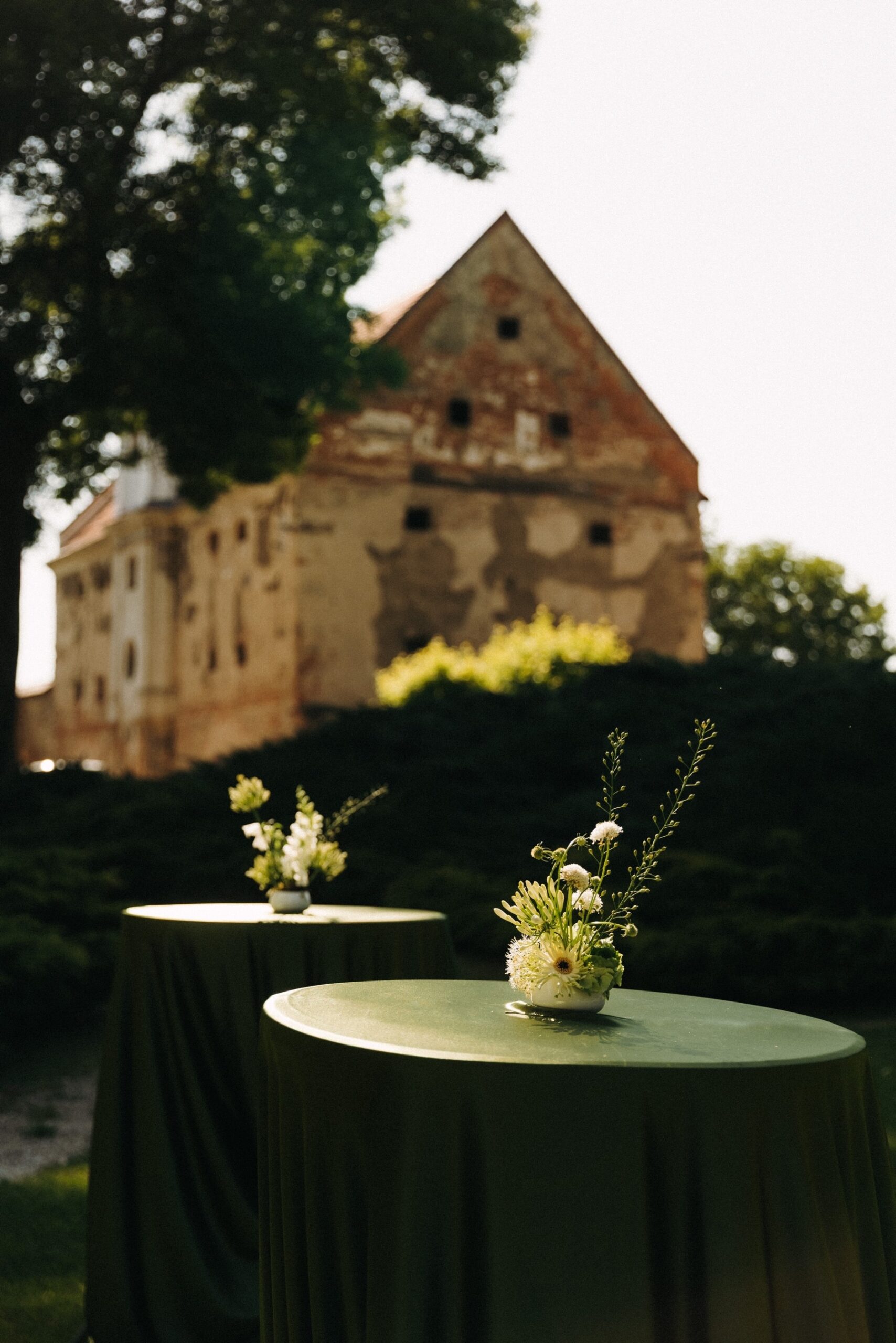 Pałac Konary ślub w plenerze w stodole Przeworno